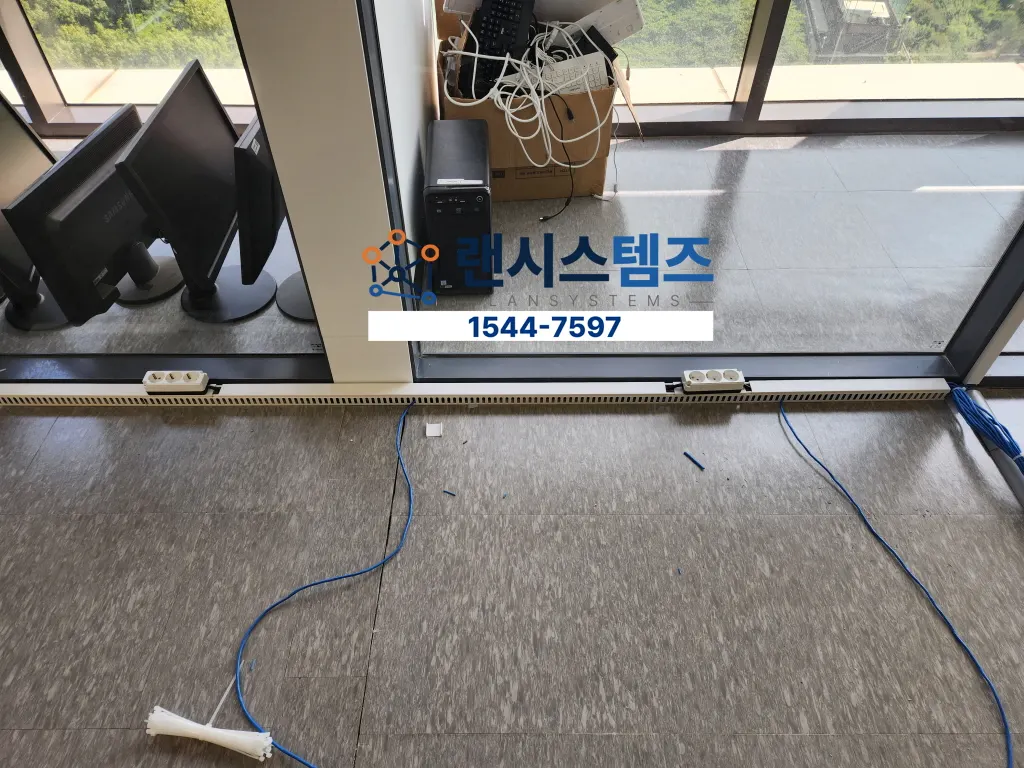 경기 사무실 70자리 랜선 포설 및 콘센트 설치 사례